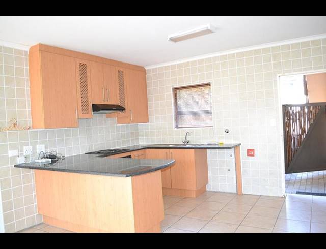 3 BEDROOM TOWNHOUSE FOR SALE IN CHANCLIFF RIDGE